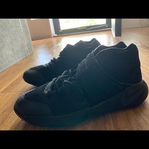 Kyrie 2 ‘Triple Black’